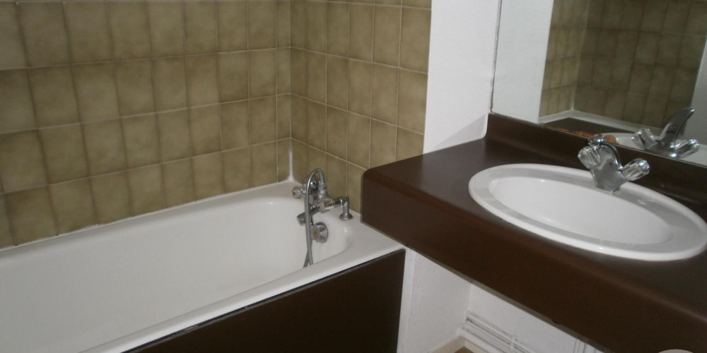 appartement à ST PIERRE DU MONT (40280)