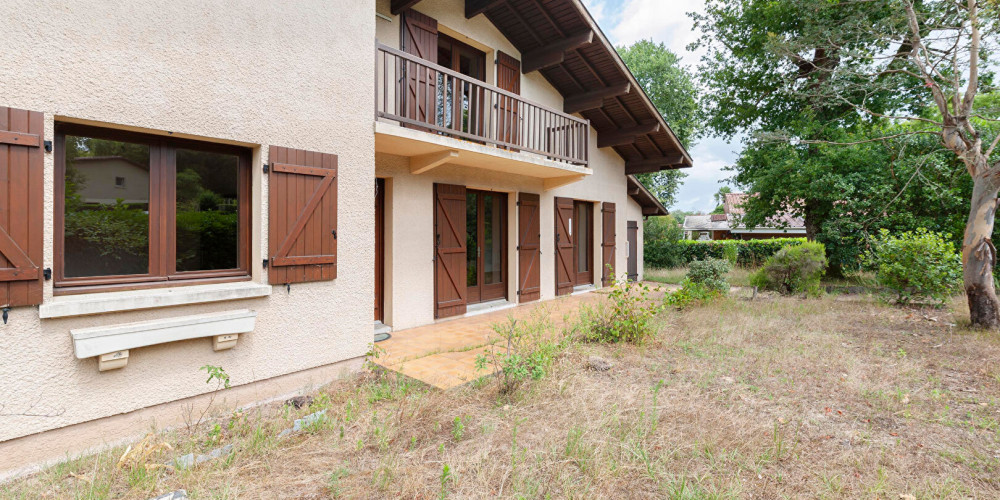 maison à ST PIERRE DU MONT (40280)