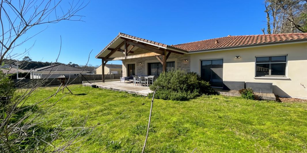 maison à ST PIERRE DU MONT (40280)