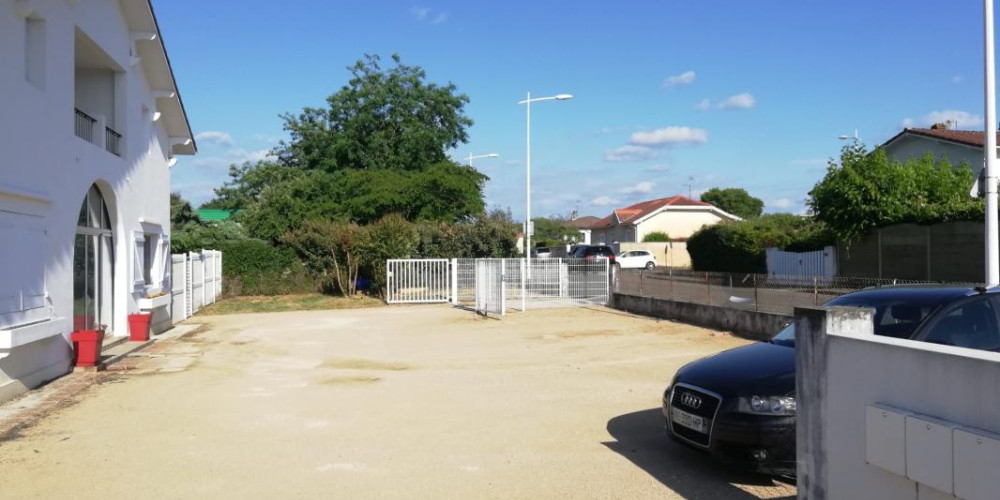 appartement à ST PIERRE DU MONT (40280)