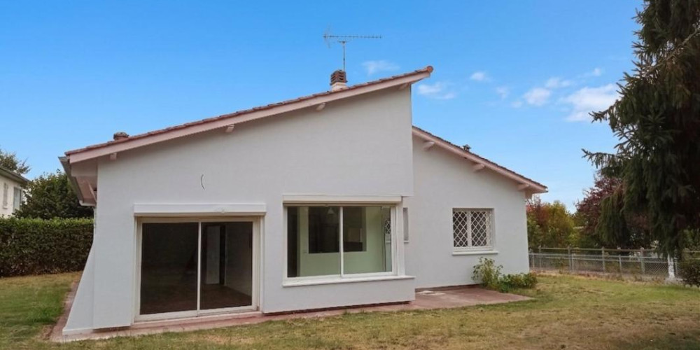maison à ST PIERRE DU MONT (40280)