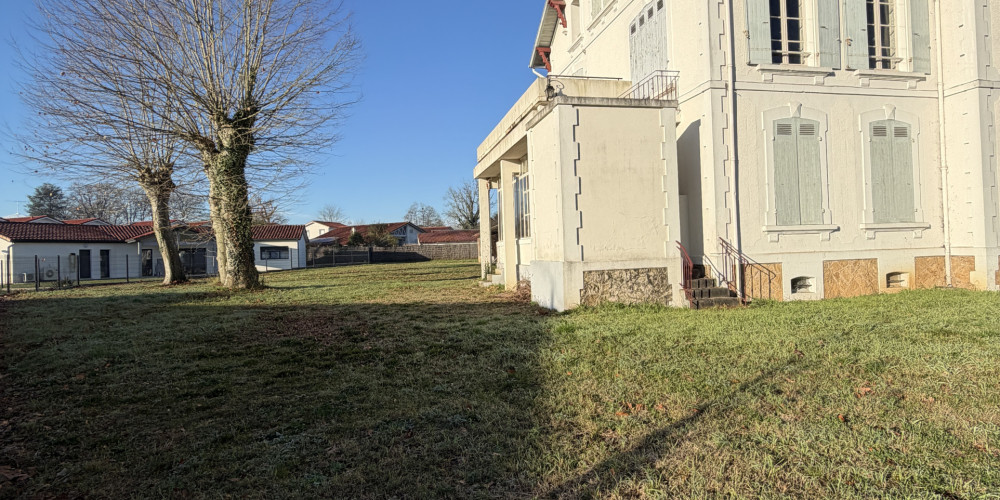 immeuble à ST PIERRE DU MONT (40280)