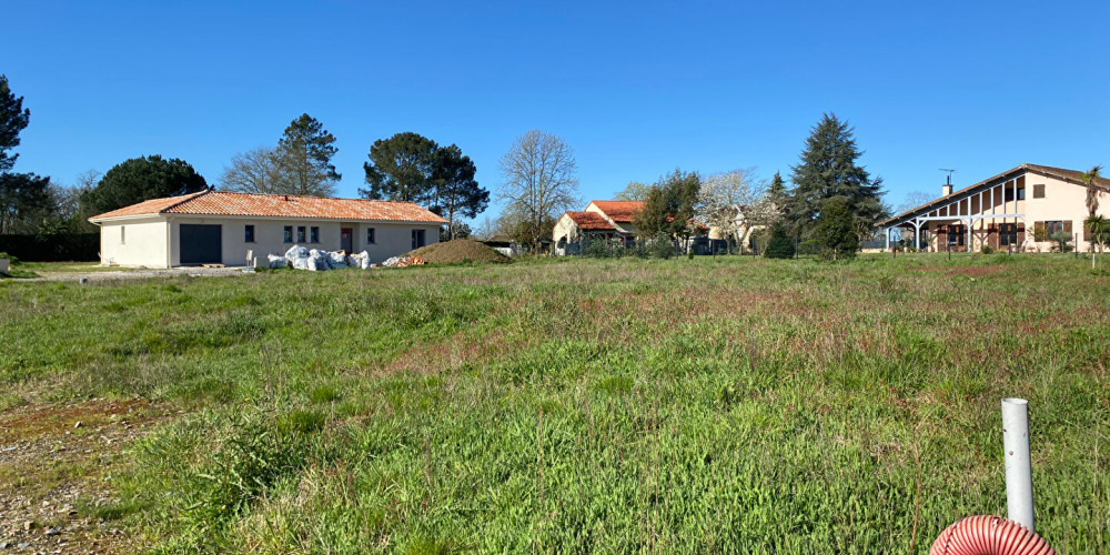 terrain à CARCARES STE CROIX (40400)