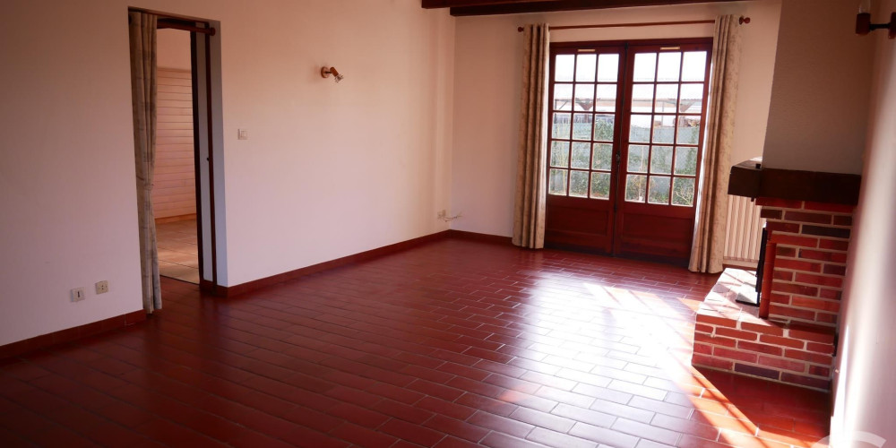 maison à ST PIERRE DU MONT (40280)