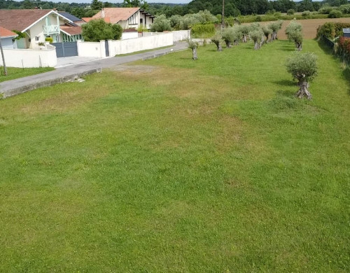 terrain  HAGETMAU