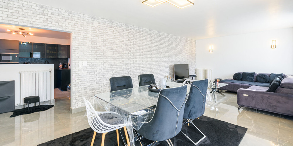 maison à ST PIERRE DU MONT (40280)