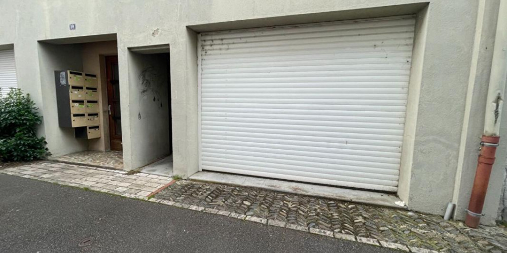 parking à AIRE SUR L ADOUR (40800)