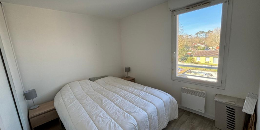 appartement à ST PIERRE DU MONT (40280)