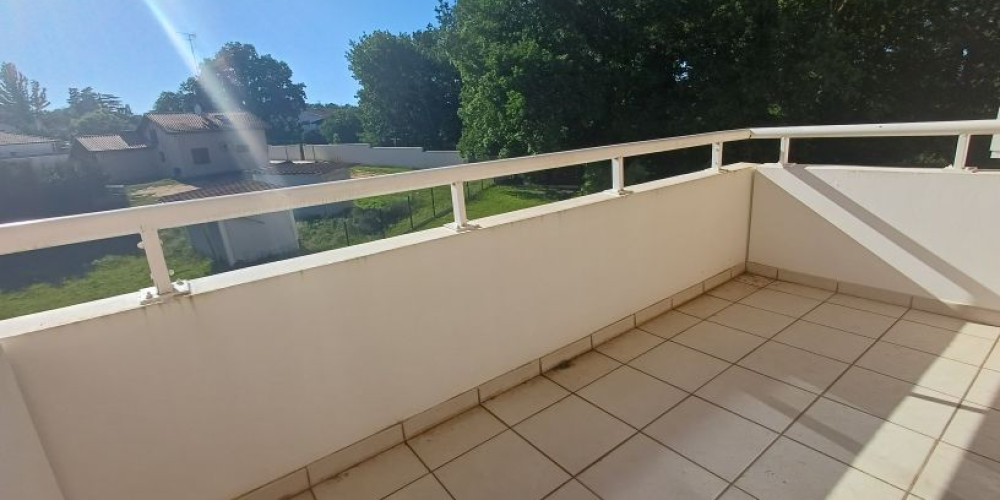 appartement à ST PIERRE DU MONT (40280)
