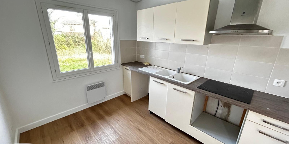 maison à ST PIERRE DU MONT (40280)