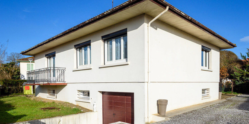 maison à ST PIERRE DU MONT (40280)