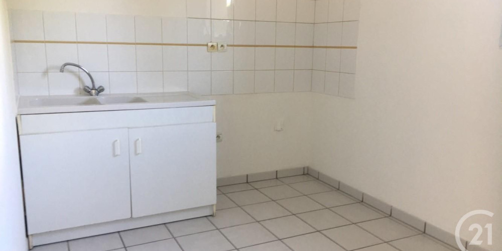 appartement à ST PIERRE DU MONT (40280)