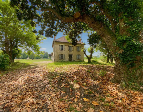 maison  UCHACQ ET PARENTIS