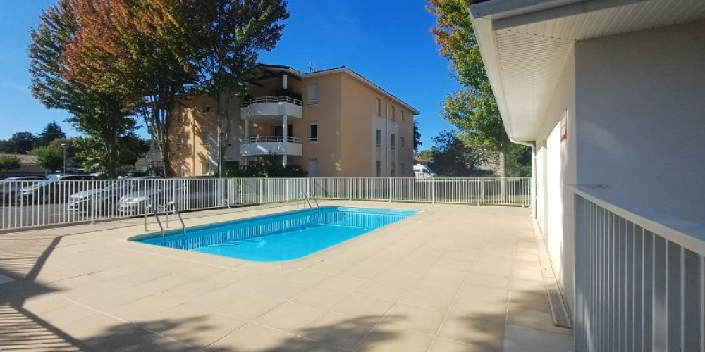 appartement à ST PIERRE DU MONT (40280)