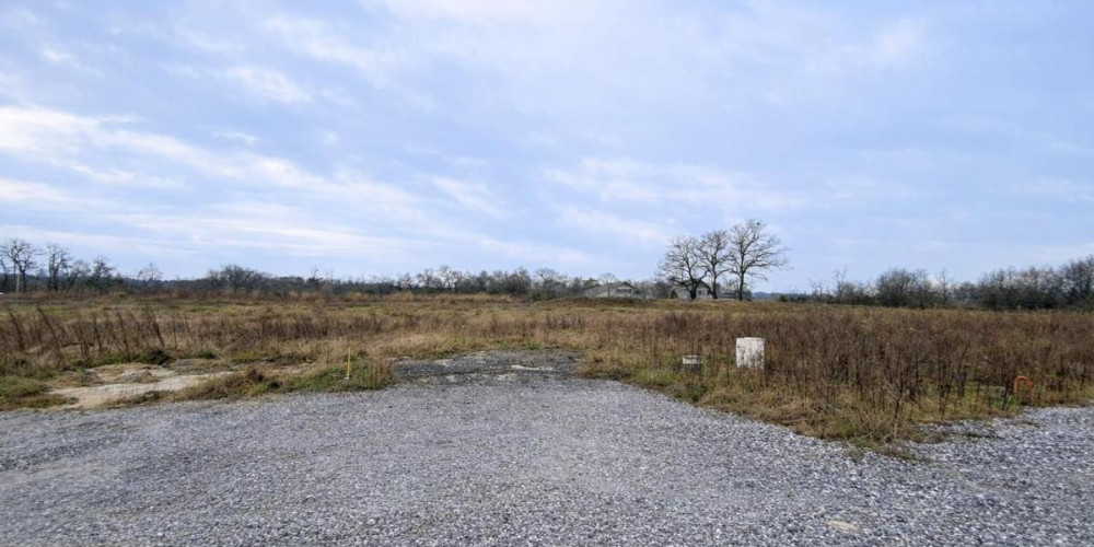 terrain à POMAREZ (40360)