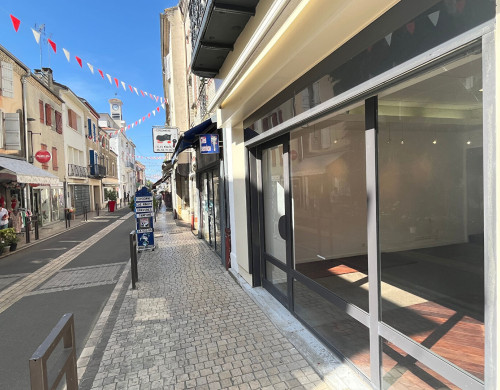 local commercial  AIRE SUR L ADOUR